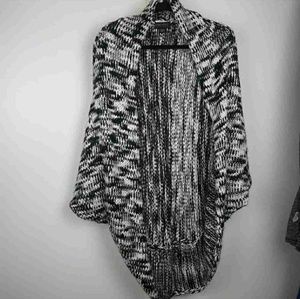 Forever 21 black & white cocoon sweater